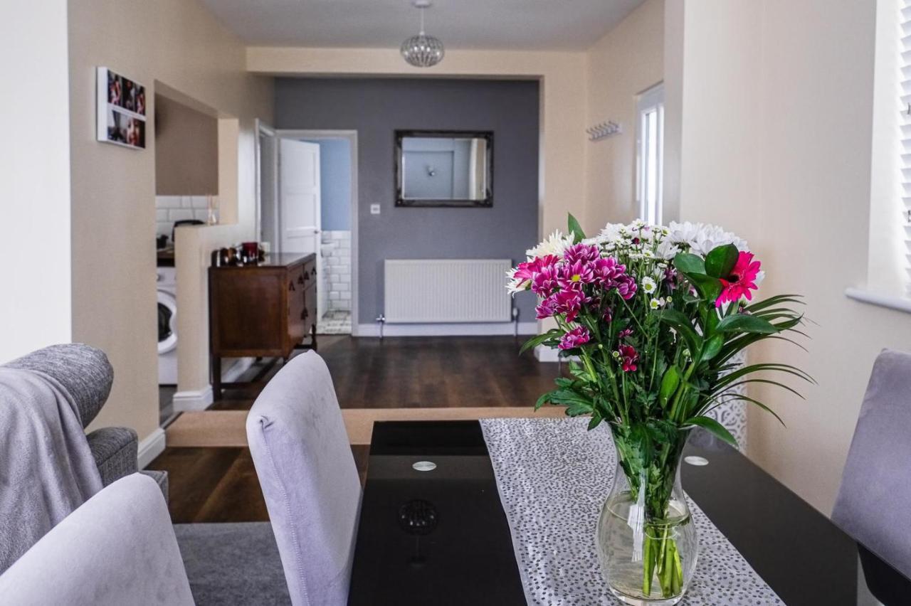 Tallets Apartment With Balcony & Parking Tewkesbury Kültér fotó