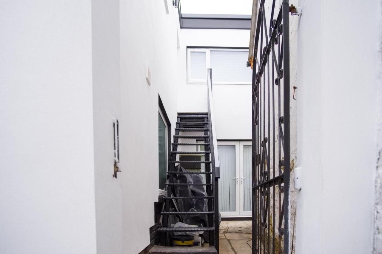 Tallets Apartment With Balcony & Parking Tewkesbury Kültér fotó